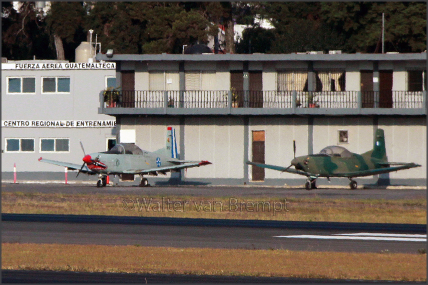 Vintage planes in Guatamala, by Walter van Brempt (2-2024)